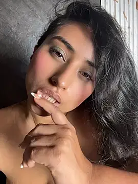 Stripchat Live Porn of Valentinne_z