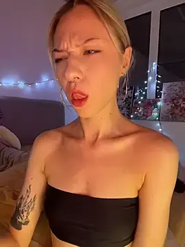 Stripchat Adult Video Chat of _urbestie_