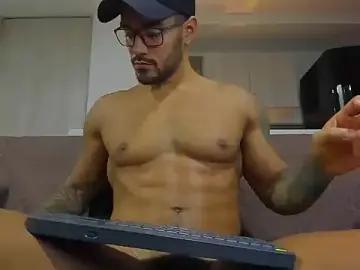 Stripchat Live Sex Cam of Alexander_Martines