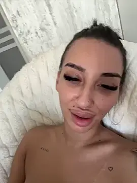Stripchat Watch Live Sex Cams of BlueEyes_BB