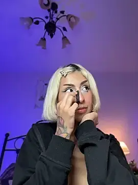 Stripchat Live Sex Cam of Cinamoonn