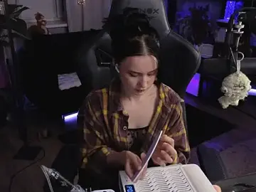 Stripchat Free Porn Cam of KiraLiLime