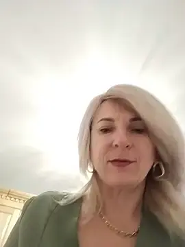 Stripchat Sex Cam of AhlyssaLove1155
