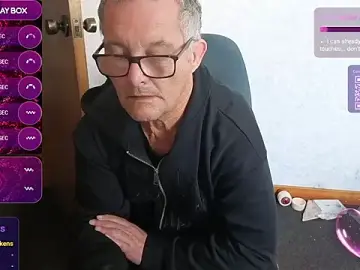 Stripchat Live Sex Cam of daddy_man