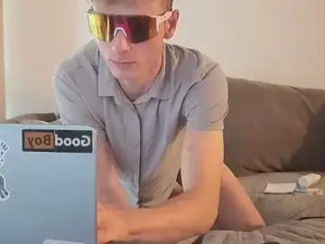 Stripchat Sex Chat of maskedboy1
