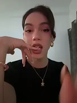 Stripchat Live Sex Cam of Carlita_cute