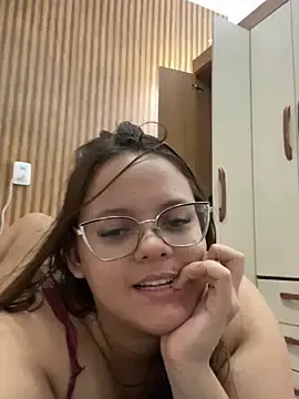 Stripchat Adult Webcam of Laryssinha_69