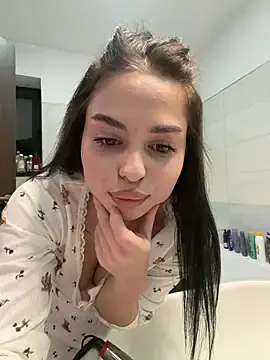 Stripchat Live Sex Cam of Olivia_Noor