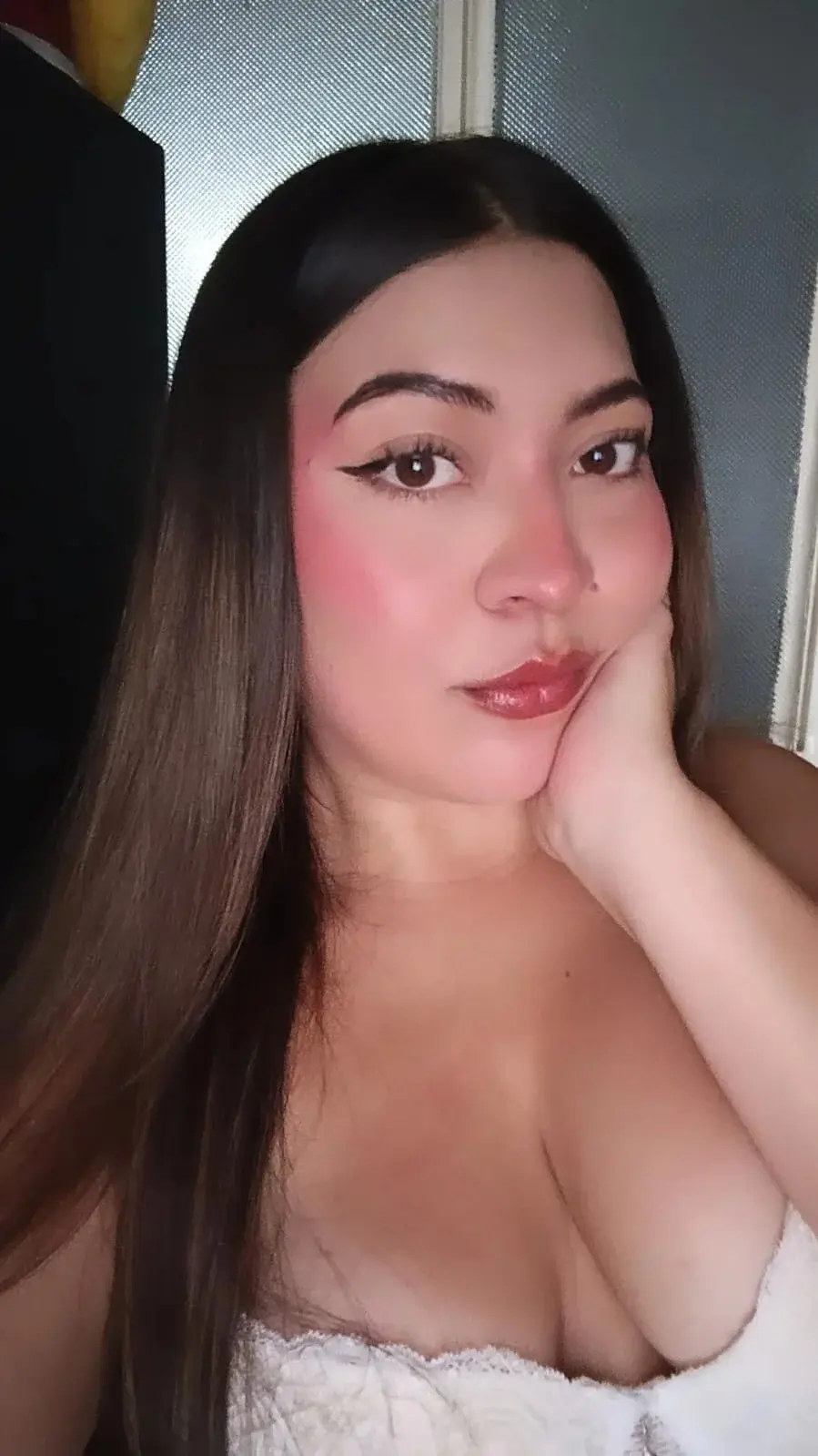 Mila_white1