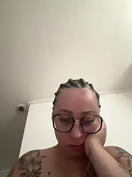 Stripchat Live Sex of queenlo_xxx