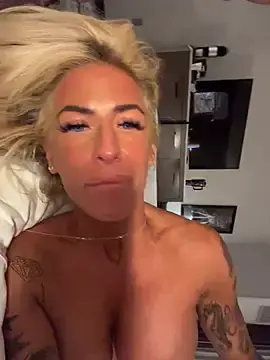 Stripchat Live Porn of blondiluvsanal