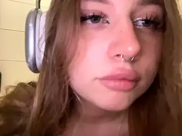 Stripchat Free Live Porn of MyrtisBrighter