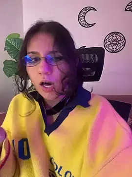 Stripchat Live Sex Cam of HollyPeach