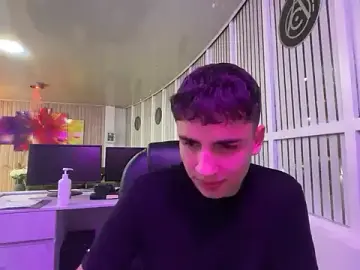 Stripchat Watch Live Sex Cams of AdrianRinaldi