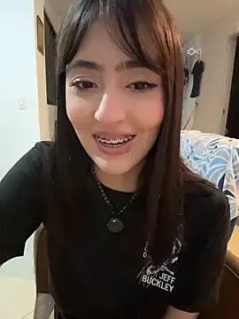 Stripchat Sex Cam of HinaSweet