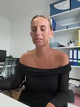 Stripchat Adult Webcam of Hii_Lolla