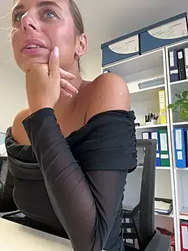 Stripchat Sex Cam of Hii_Lolla