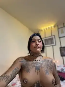 Stripchat Sex Cam of IsabellBigtitsxx