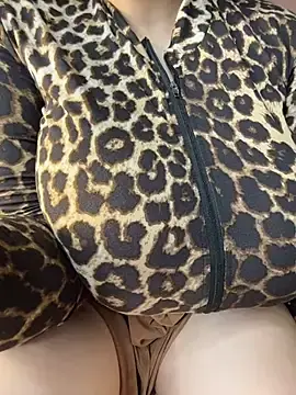 Stripchat Sex Cam of Hoot-Anime-