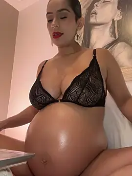 Stripchat Adult Webcam of Mau_White