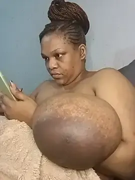 Stripchat Live Sex of HappygalTheQueen
