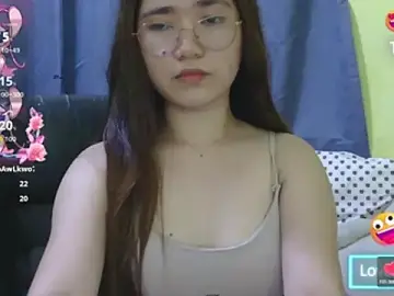Stripchat Watch Live Sex Cams of HornyAsian4uxx