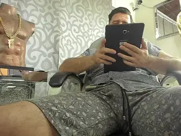 Stripchat Free Live Porn of Maxi_thebig_Dad