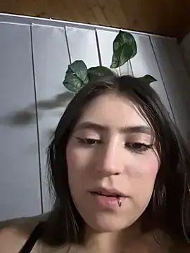 Stripchat Live Sex of SaraDiamond_01