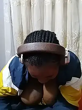 Stripchat Free Porn Cam of JuicyHoney_01