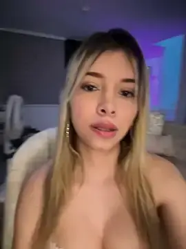 Stripchat Live Sex Cam of carolina__star