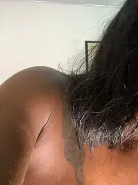 Stripchat Sex Cam of Bustykeyla