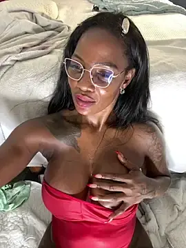 Stripchat Sex Cam of Bustykeyla