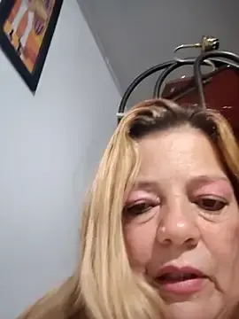 Stripchat Watch Live Sex Cams of karlaanqui1
