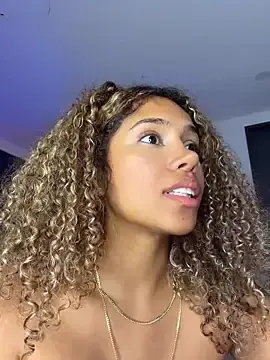 Stripchat Watch Live Sex Cams of stormyy_