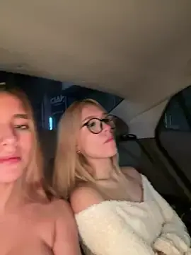 Stripchat Live Sex Cam of Lucy_lu01