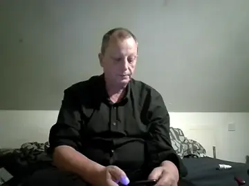Stripchat Live Sex Cam of chubbybear2cum