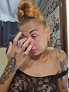 Stripchat Live Sex Cam of kylie_blck