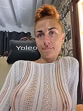 Stripchat Sex Cam of kylie_blck