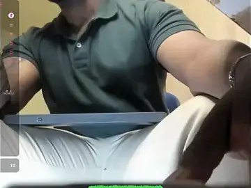 Stripchat Live Sex Cam of thomas_santtos1