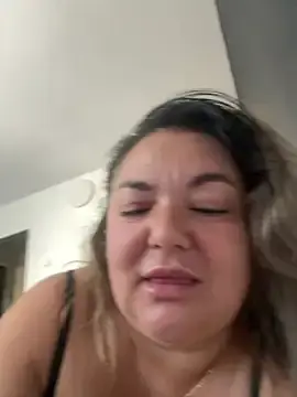 Stripchat Live Sex Cam of MikyVesela