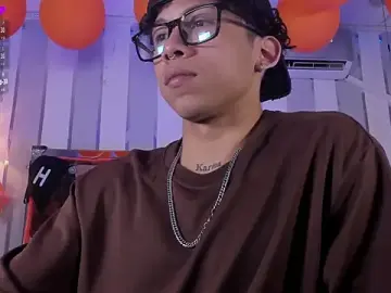Stripchat Live Sex of AkazaBoy_