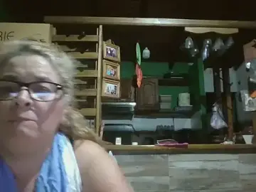 Stripchat Adult Webcam of momismilf544