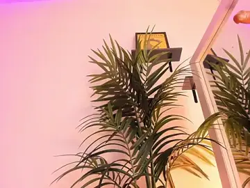 Stripchat Free Porn Cam of emaa_lambert