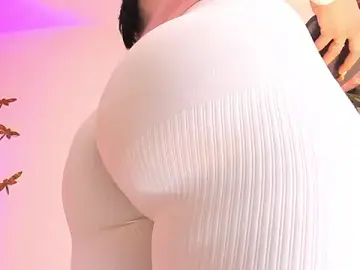 Stripchat Free Porn Cam of emaa_lambert