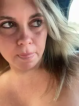 Stripchat Live Sex Cam of Samantha_official