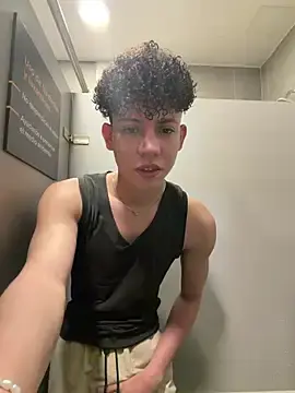 Stripchat Nude Webcam of yoursexyjose