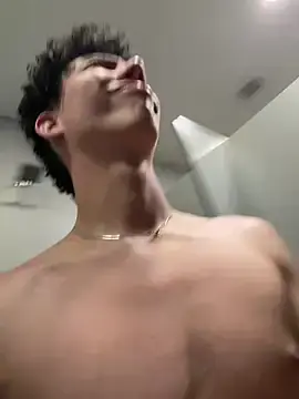 Stripchat Sex Cam of yoursexyjose