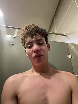 Stripchat Sex Cam of yoursexyjose