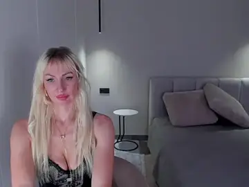 Stripchat Live Sex Cam of MadameMila