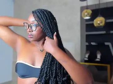 Stripchat Free Live Porn of YallianaBrooks